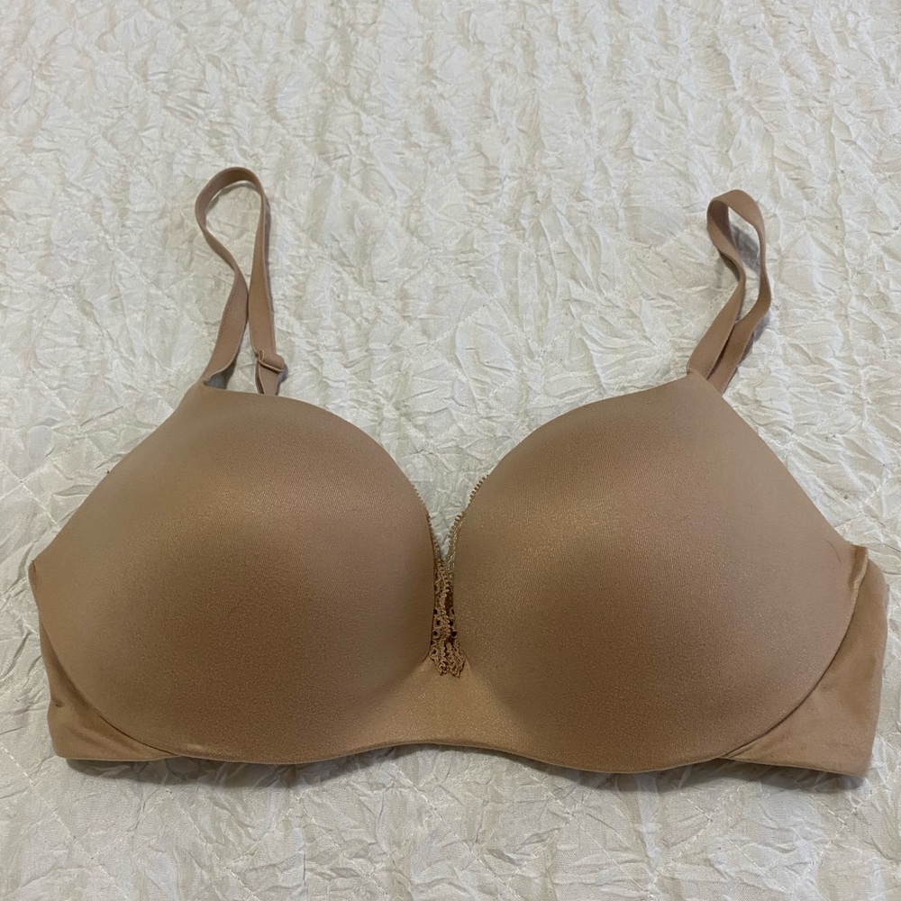 Victoria’s Secret Body by Victoria Plunge, 32D.